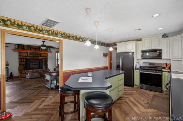 20662 S Carefree Drive, Claremore, OK 74019