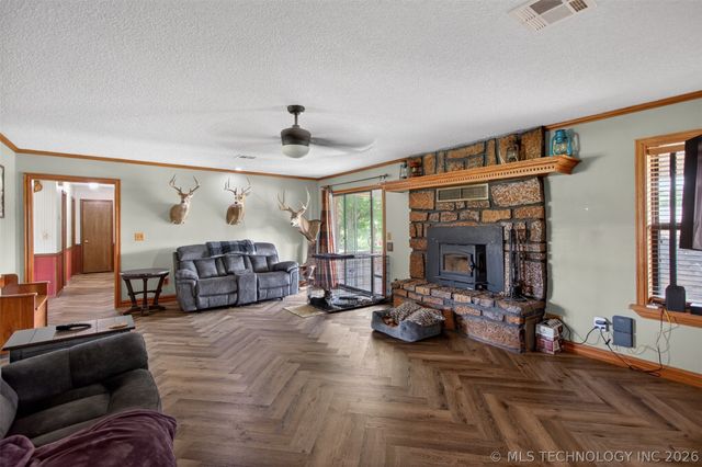 20662 S Carefree Drive, Claremore, OK 74019