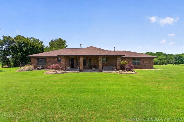 20662 S Carefree Drive, Claremore, OK 74019