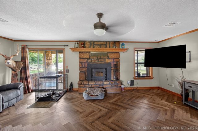 20662 S Carefree Drive, Claremore, OK 74019
