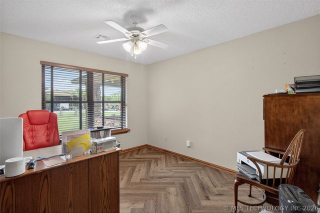 20662 S Carefree Drive, Claremore, OK 74019