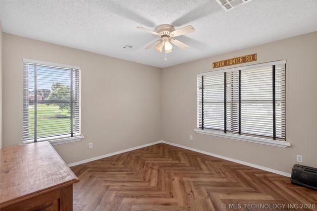 20662 S Carefree Drive, Claremore, OK 74019