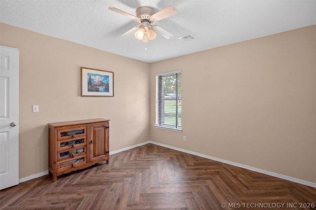 20662 S Carefree Drive, Claremore, OK 74019