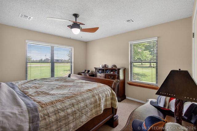 20662 S Carefree Drive, Claremore, OK 74019