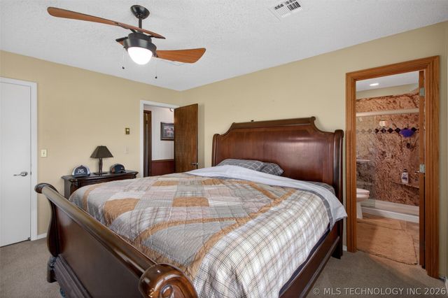 20662 S Carefree Drive, Claremore, OK 74019