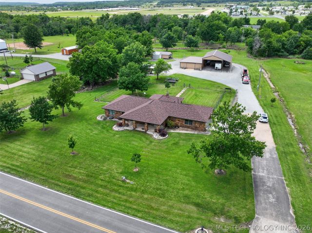 20662 S Carefree Drive, Claremore, OK 74019