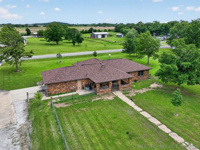 20662 S Carefree Drive, Claremore, OK 74019