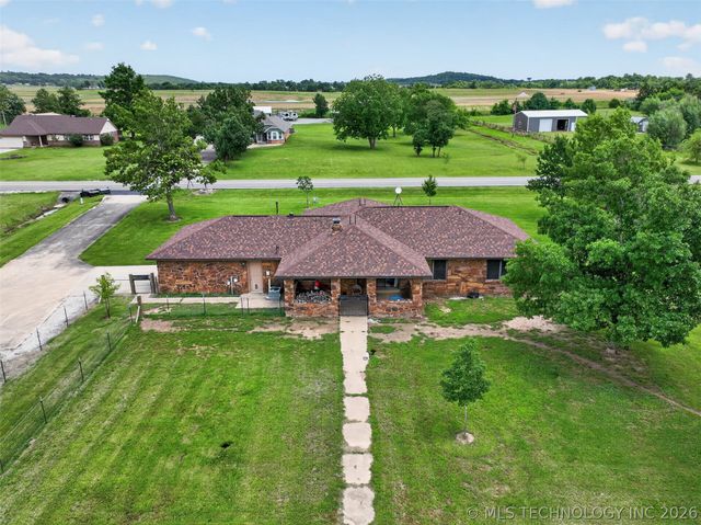 20662 S Carefree Drive, Claremore, OK 74019