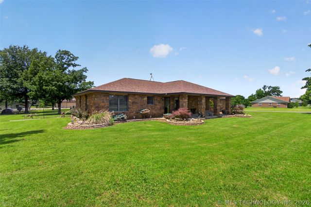 20662 S Carefree Drive, Claremore, OK 74019