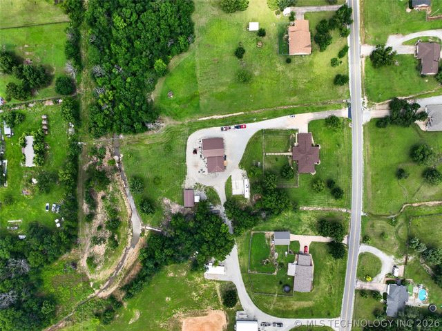 20662 S Carefree Drive, Claremore, OK 74019