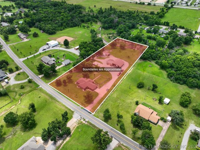 20662 S Carefree Drive, Claremore, OK 74019