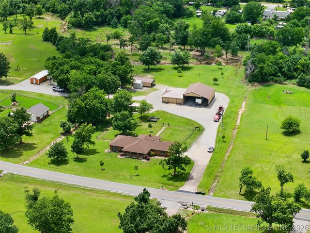 20662 S Carefree Drive, Claremore, OK 74019