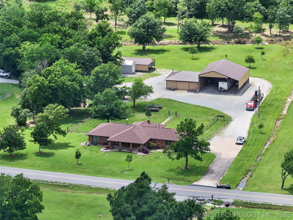 20662 S Carefree Drive, Claremore, OK 74019