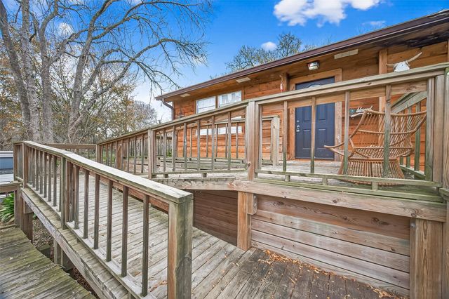 710 Pony Lane, Wallis, TX 77485