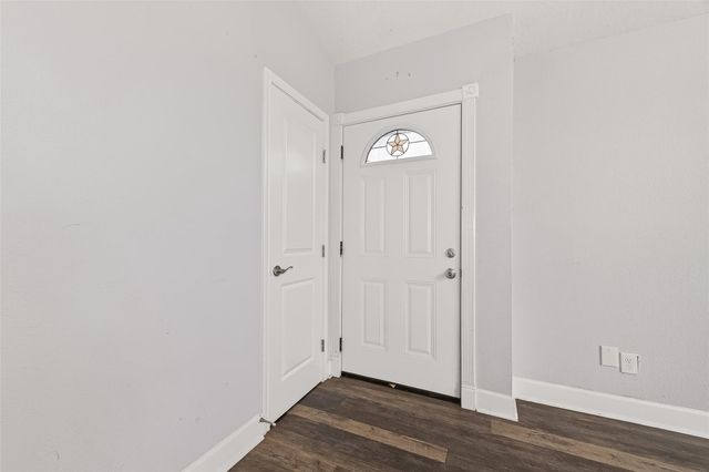 710 Pony Lane, Wallis, TX 77485