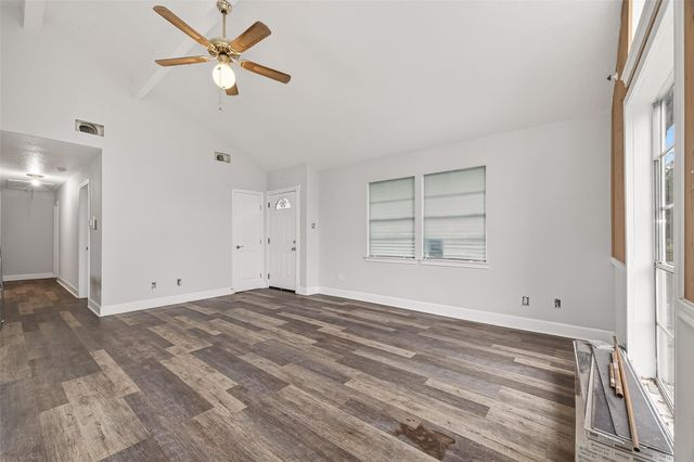 710 Pony Lane, Wallis, TX 77485