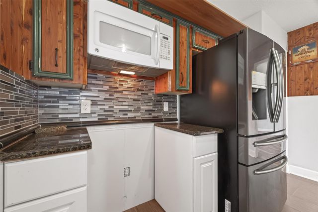 710 Pony Lane, Wallis, TX 77485