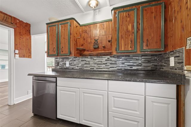 710 Pony Lane, Wallis, TX 77485