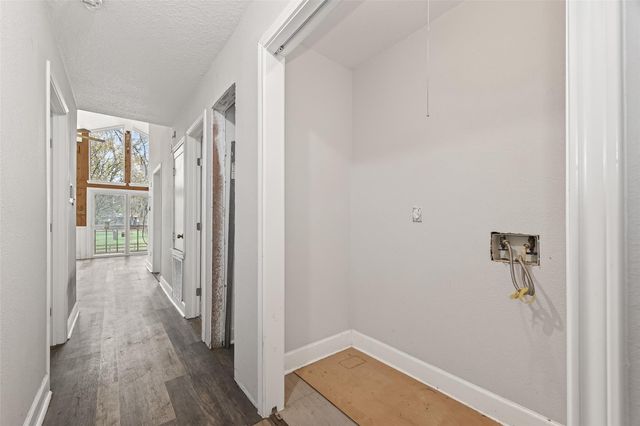 710 Pony Lane, Wallis, TX 77485