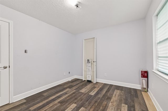 710 Pony Lane, Wallis, TX 77485