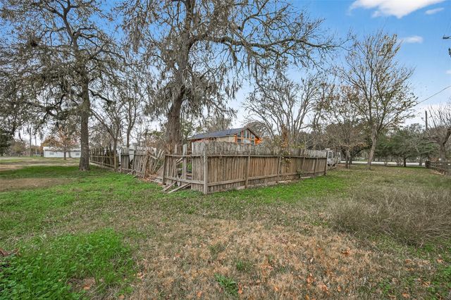 710 Pony Lane, Wallis, TX 77485