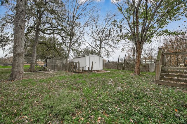 710 Pony Lane, Wallis, TX 77485