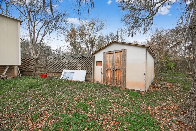 710 Pony Lane, Wallis, TX 77485