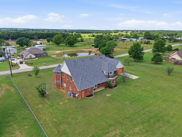 250 Newfield Lane, Springtown, TX 76082