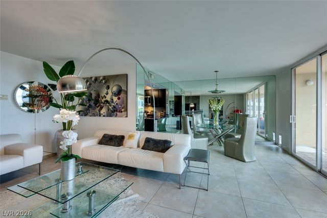 205 East Harmon 807, Las Vegas, NV 89169