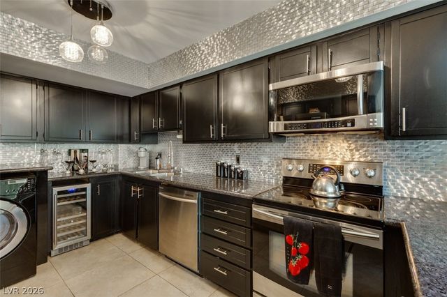 205 East Harmon 807, Las Vegas, NV 89169