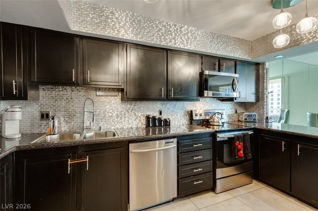 205 East Harmon 807, Las Vegas, NV 89169