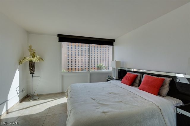 205 East Harmon 807, Las Vegas, NV 89169