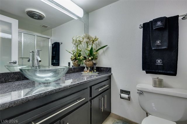 205 East Harmon 807, Las Vegas, NV 89169