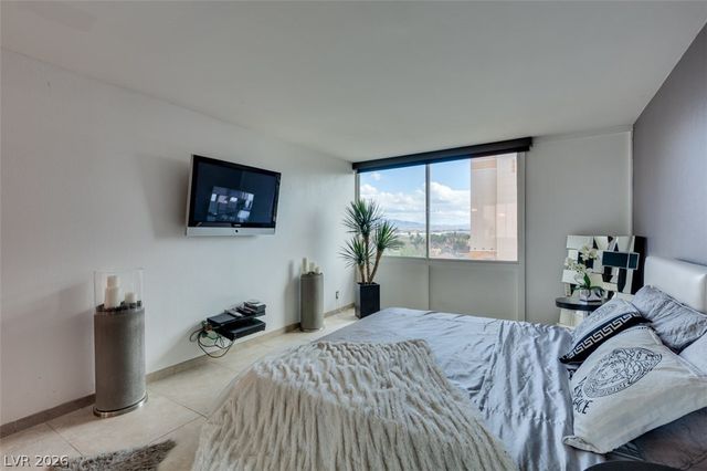 205 East Harmon 807, Las Vegas, NV 89169