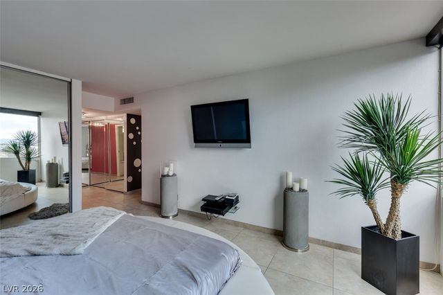 205 East Harmon 807, Las Vegas, NV 89169