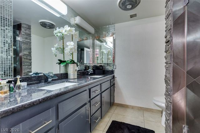 205 East Harmon 807, Las Vegas, NV 89169