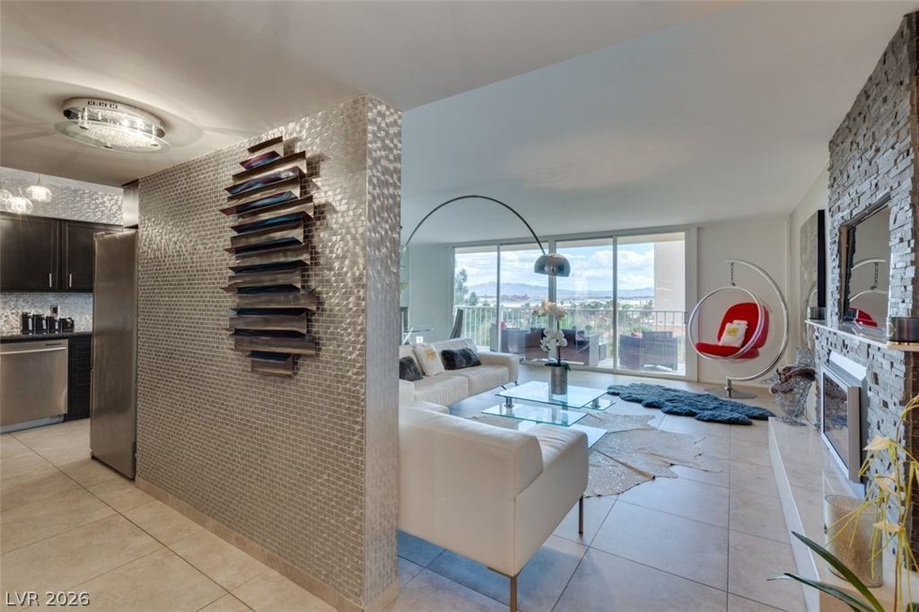 205 East Harmon 807, Las Vegas, NV 89169