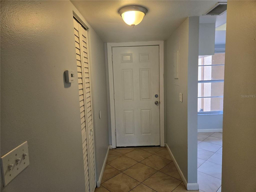 Image 4 of property listing at 6328 7TH AVENUE W 6328, Bradenton, FL 34209