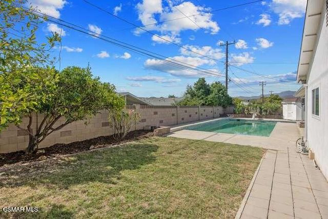 1558 Dover Avenue, Thousand Oaks, CA 91360