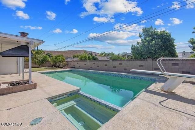 1558 Dover Avenue, Thousand Oaks, CA 91360