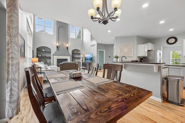 261 Ridgeway Path, Oconomowoc, WI 53066