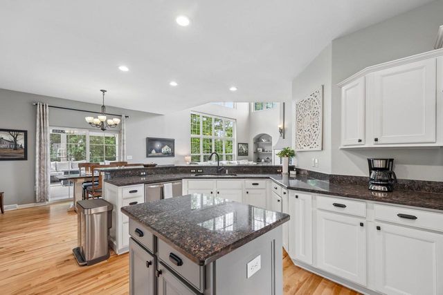 261 Ridgeway Path, Oconomowoc, WI 53066