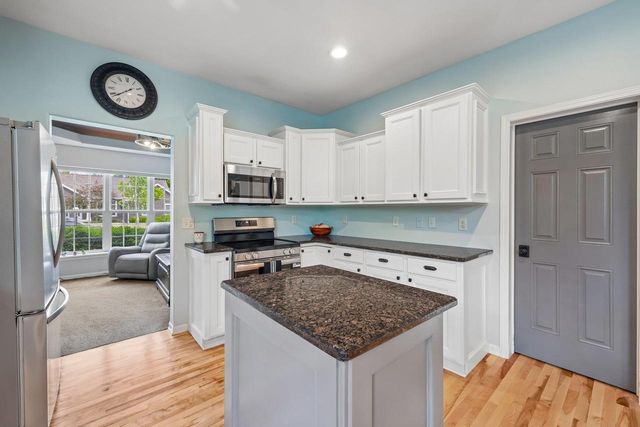 261 Ridgeway Path, Oconomowoc, WI 53066