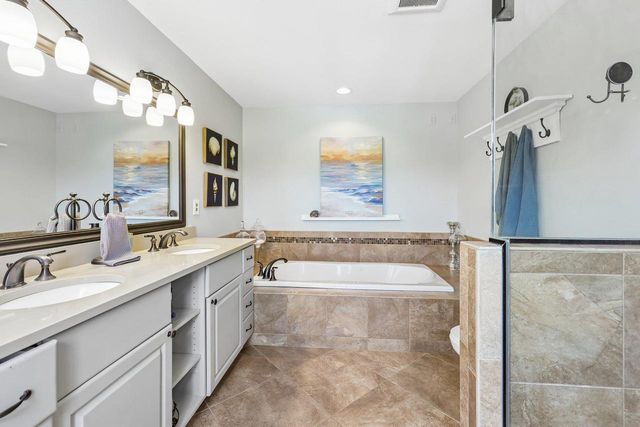 261 Ridgeway Path, Oconomowoc, WI 53066