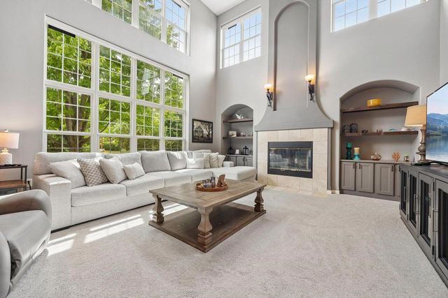 261 Ridgeway Path, Oconomowoc, WI 53066