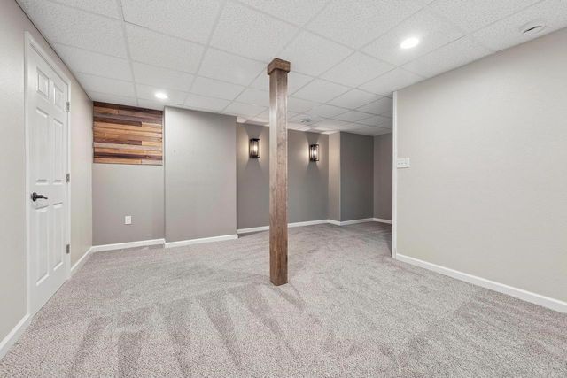 261 Ridgeway Path, Oconomowoc, WI 53066
