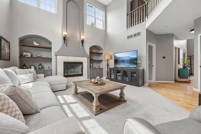 261 Ridgeway Path, Oconomowoc, WI 53066