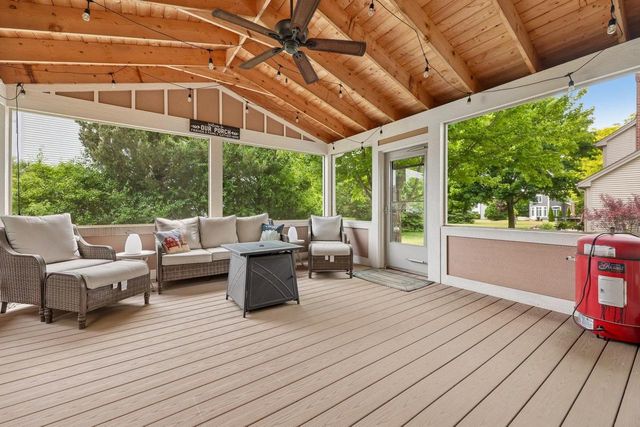 261 Ridgeway Path, Oconomowoc, WI 53066