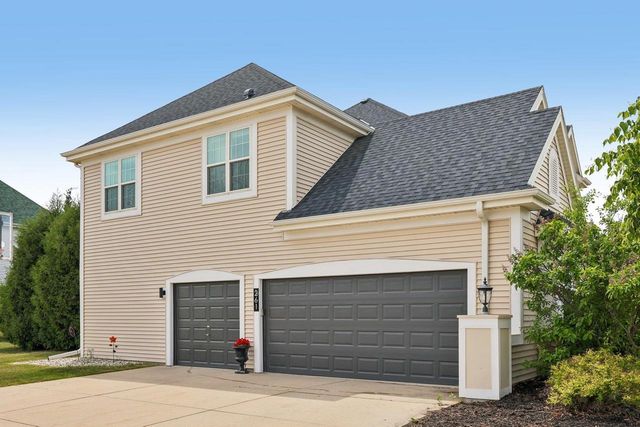 261 Ridgeway Path, Oconomowoc, WI 53066