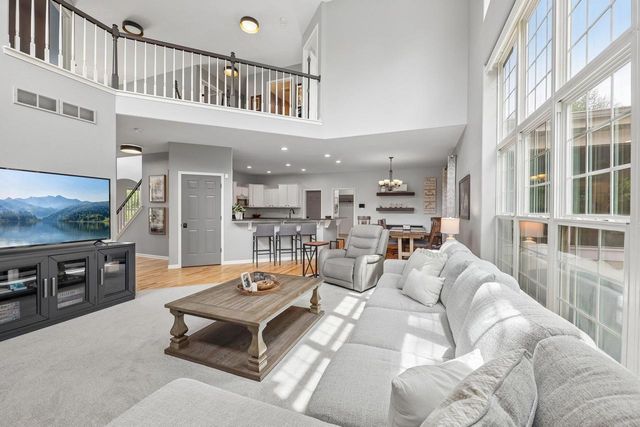 261 Ridgeway Path, Oconomowoc, WI 53066